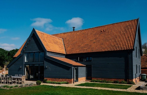 Eye House | Large Farm Barn in Suffolk Countryside w/Games Room
