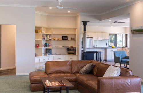 Ferguson House | LARGE FARM STAY PROPERTY - GREAT FOR FRIENDS & FAMILY HOLIDAYS
