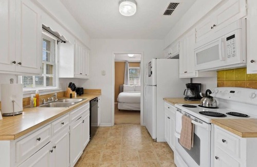 Montgomery House | Large Fenced Yard near Midtown- Shamrock Stay