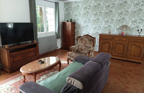 Sainte-Croix-sur-Aizier House | Large 200m2 house set in wooded grounds