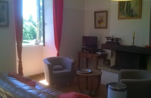 Saint-Denis-en-Margeride House | Large independent house overlooking a meadow and stream
