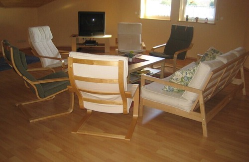 Udersdorf Apartment | Large, friendly apartment with garden