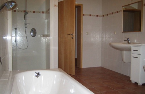 Udersdorf Apartment | Large, friendly apartment with garden