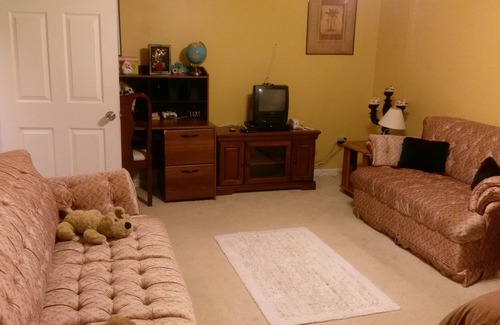 Gaithersburg House | Large Furnished Basement Room