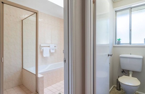 Lindfield House | Large Garden*Workspace*Free Parking*Peaceful 4 Bedroom House