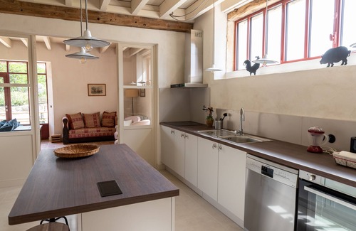 Pont-de-Ruan Cottage | Large gite located in the countryside in a protected environment