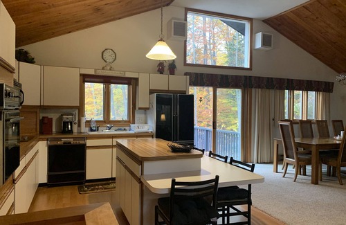 Jackson Ski Chalet | Large Glen chalet near Storyland in the White Mountains, club pool available