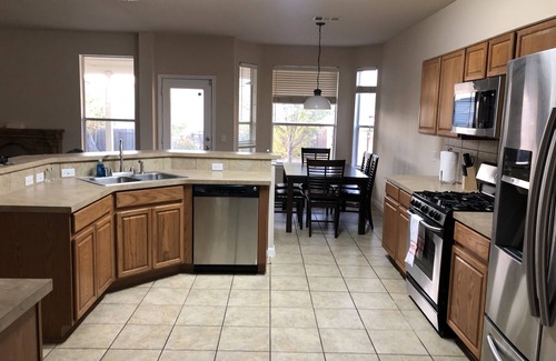 Round Rock House | Large & Gorgeous Home Close to Everything! 7 Beds Great quiet Area