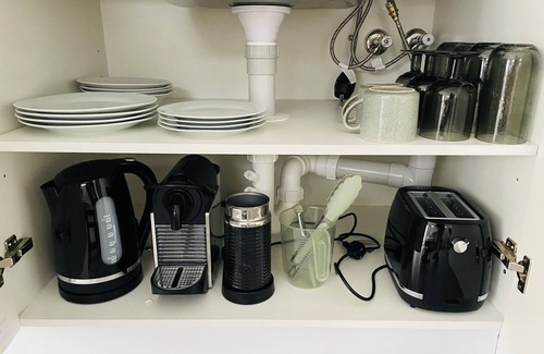 Melville Apartment | Large Granny Flat/Studio with Bathroom and Kitchenette
