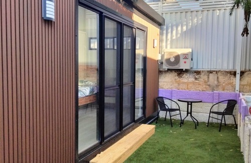 Melville Apartment | Large Granny Flat/Studio with Bathroom and Kitchenette