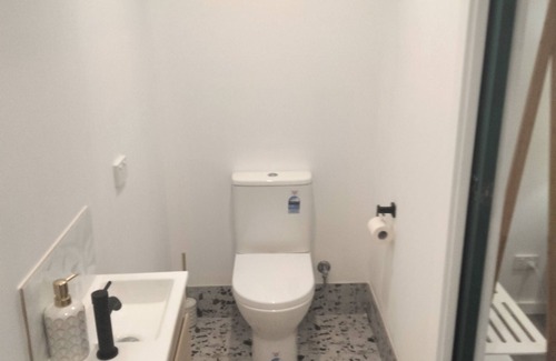 Melville Apartment | Large Granny Flat/Studio with Bathroom and Kitchenette