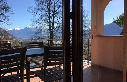 Tenero-Contra House | "Large Green View Apartment" house with balcony near the Verzasca Valley.