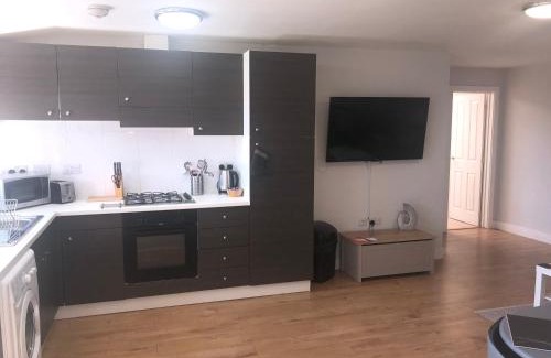 Loughborough Apartment | Large Ground Floor Pet Friendly 2 Bedroom Apartment with FREE Parking