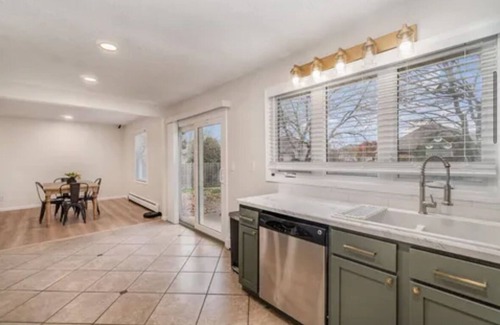 Bay City House | Large Group, Family, Bachelorette Parties Handicap,Dow Staff, Traveling Medical