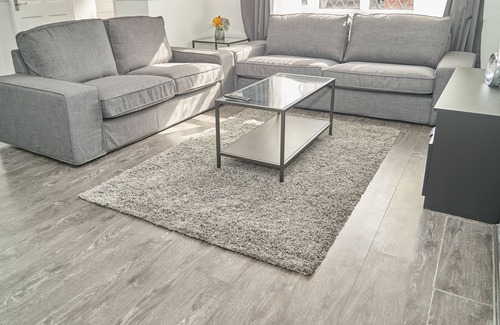 Stonnall House | Large group NEC Stay Stunning House Birmingham NEC