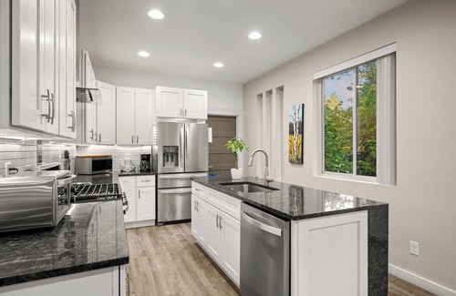 West Spokane House | Large Group Retreat: Private Gym, Large Dining Area, Central Location