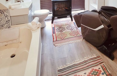 Oakwood Village House | Large group size home, self check-in, 2 free parking spots,laundry, doorstep TTC