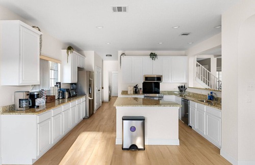 Morningside Meadows House | Large Groups House - Heated Pool+Hot Tub - Fiber