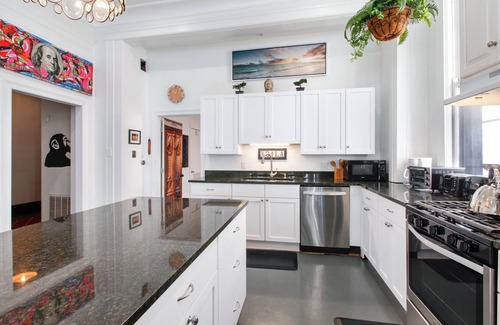 Central Business District Apartment | LARGE GROUPS -WALK to French Qtr, Dome, Steps to Warehouse District bars & eats