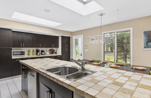 Northwest Harbor House | Large heated pool, games room, private bay beach access, gardens, kid-friendly