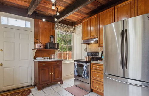Quinton House | Large Historic Vintage Rural Home