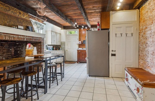 Quinton House | Large Historic Vintage Rural Home