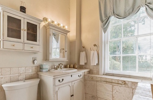 Quinton House | Large Historic Vintage Rural Home