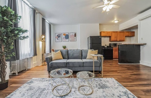 Center City West Apartment | Large Historical 1/1 Center City | Sleeps 4!