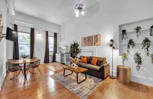 Center City West Apartment | Large Historical Center City 1/1 | Sleeps 4