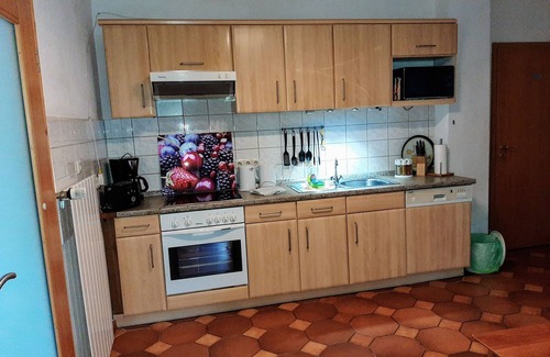 Zweifelscheid House | Large Holiday Home 'Engelsdorf' with Private Terrace and Wi-Fi