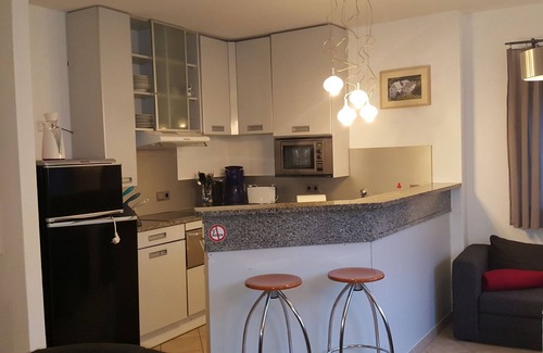 Zweifelscheid House | Large Holiday Home 'Engelsdorf' with Private Terrace and Wi-Fi
