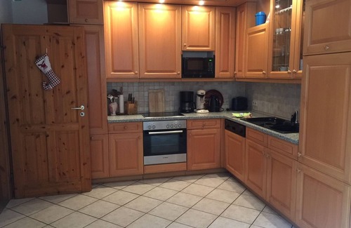 Udler House | Large holiday home - single use - free wifi