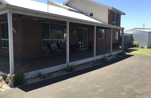 Cashmore House | Large holiday house , Pet dog friendly, secure boat parking off road