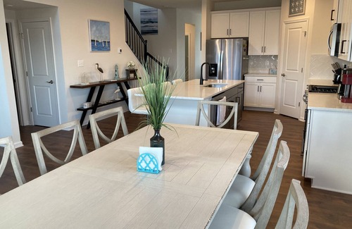 Millville House | Large home, 2 primaries, 3 pools, Bethany shuttle