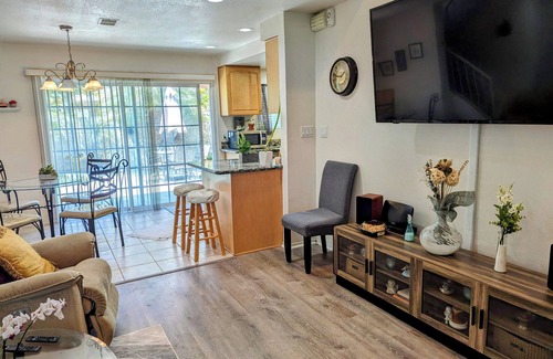 Northwest Torrance House | Large home 5 Minutes To South Bay Beaches! 30 mins to LA/Hollywood Theme Parks