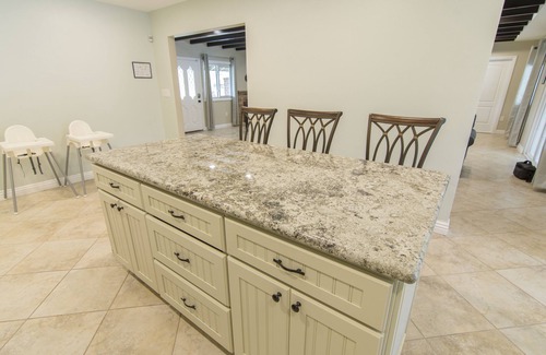 Southeast Anaheim House | Large home by disneyland, convention, beach, stadium. Anaheim ice rink