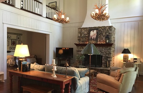 Lavonia House | Large Home Deep Water Close to I-85 Pet Friendly Clemson/UGA Convenient
