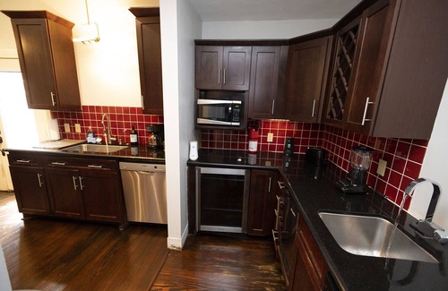 Victoria House | Large Home downtown Victoria by DeTar Hospital South and historical center