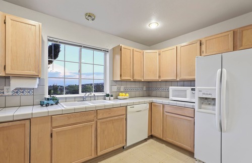 Altamont House | Large home, fantastic location, Close to Oregon Tech OIT & Hospital.