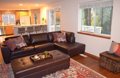 Beaverton House | Large Home for Groups+Relaxing Near Intel/Nike