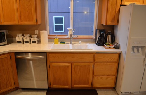Beaverton House | Large Home for Groups+Relaxing Near Intel/Nike