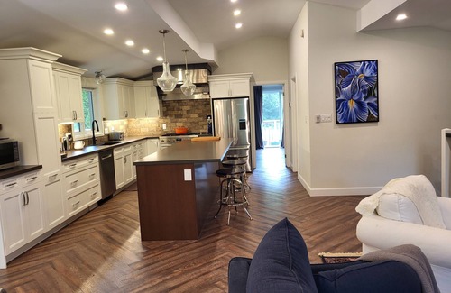 Flesherton House | Large Home in Beaver Valley, near beach and Bruce Trail
