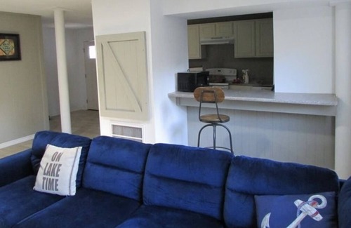 Pointblank House | Large home near Lake Livingston, 2 kitchens!