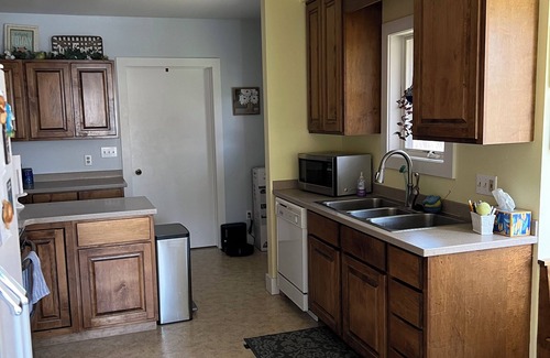 Gardiner House | Large home next to Yellowstone Nat Park with mountain views