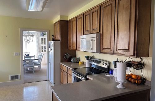 Gardiner House | Large home next to Yellowstone Nat Park with mountain views