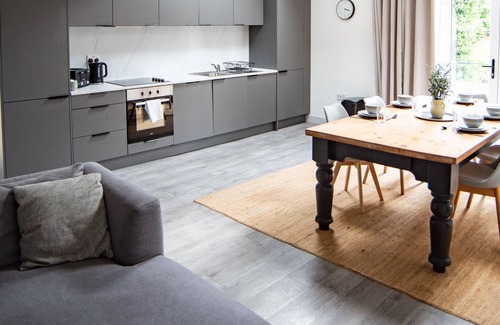 Mapperley House | Large Home Nottingham - Sleeps 9 - Long Term Stay
