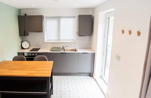 Mapperley House | Large Home Nottingham - Sleeps 9 - Long Term Stay