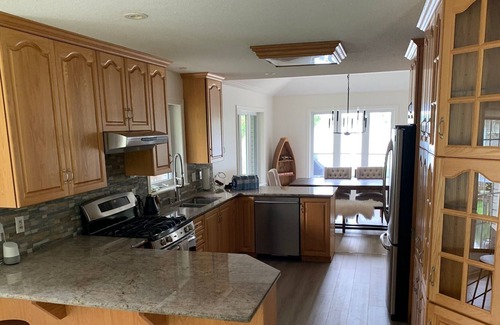North Algona Wilberforce House | Large Home, Sunsets and Clear Shallow water await
