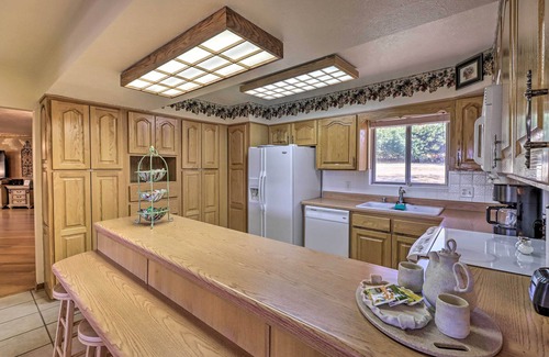 Lakeview House | Large Home w/Games: Walk to Bull Shoal Lake!