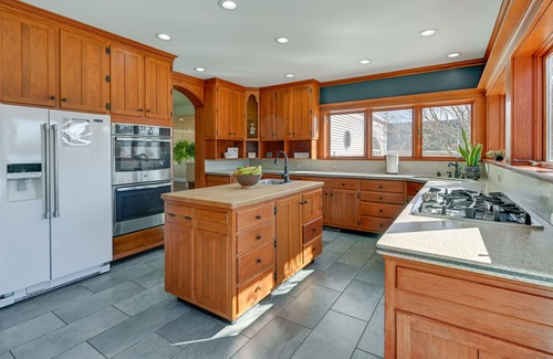 Wisconsin Dells House | Large Home w/Indoor Basketball Court + Game Room!